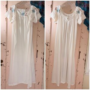 Vintage Nylon Embroidered Cream / White Maxi Gown & Robe Set Boho Cottage
